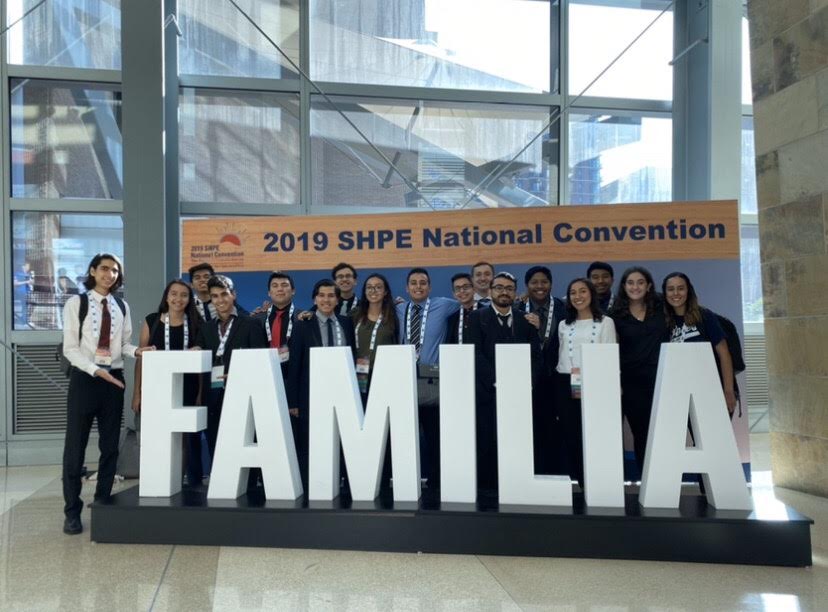 SOLES members pose at the 2019 SHPE National Convention with a large "FAMILIA" emblem.